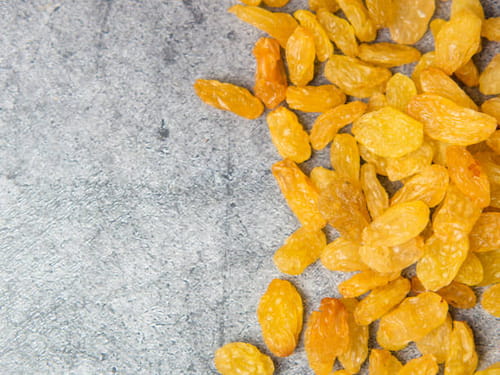 کشمش زرد درجه‌ یک با طعم شیرین و طبیعی